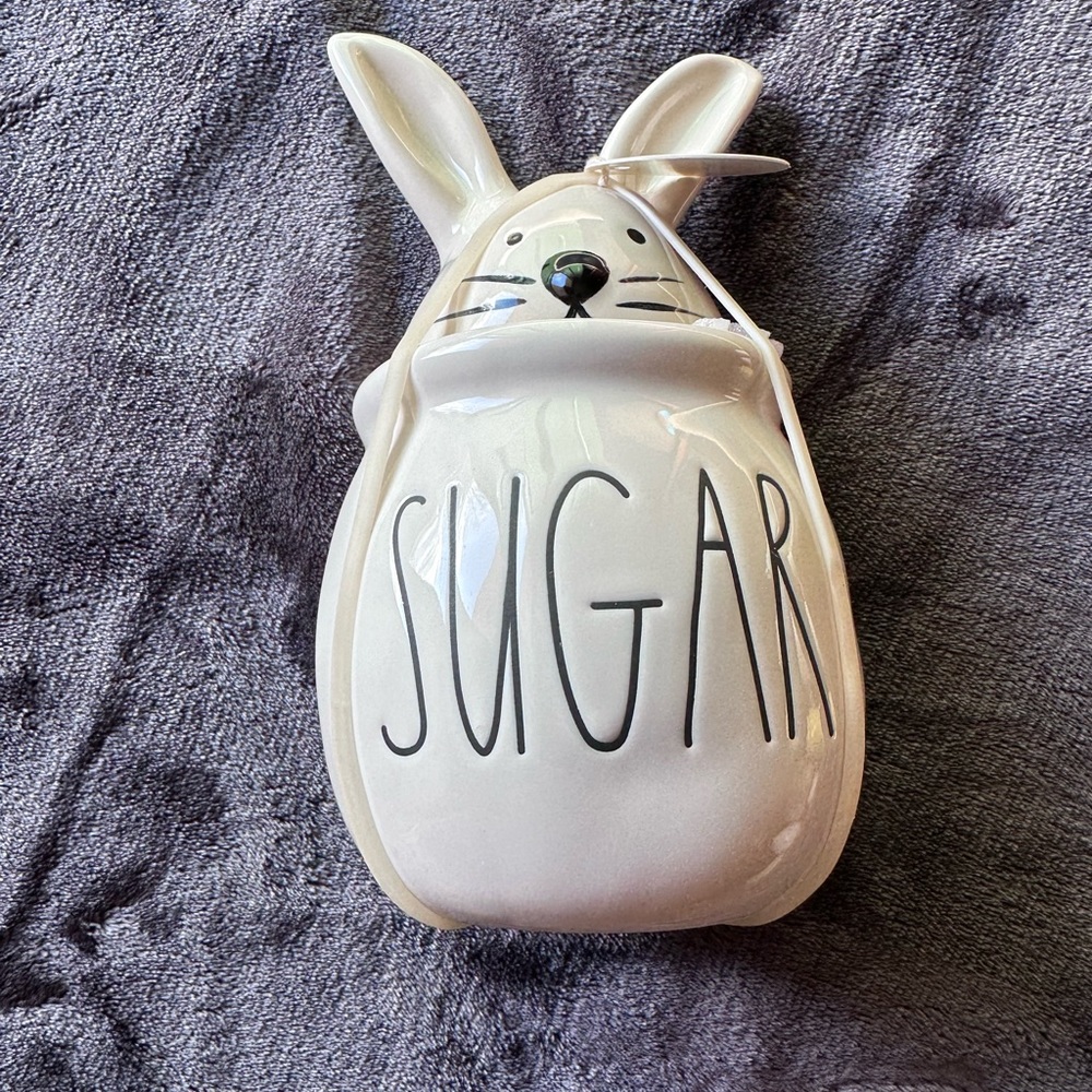 Rae Dunn jar with lid!